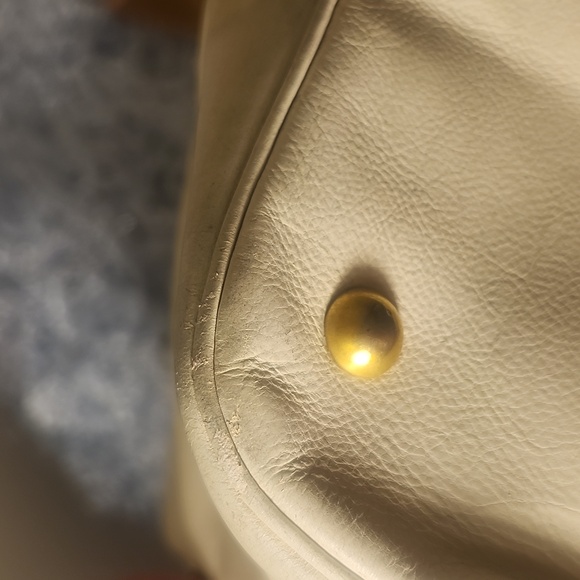 Yves Saint Laurent Off-White Shoulder Bag with Gold Accents - Picture 10 of 16